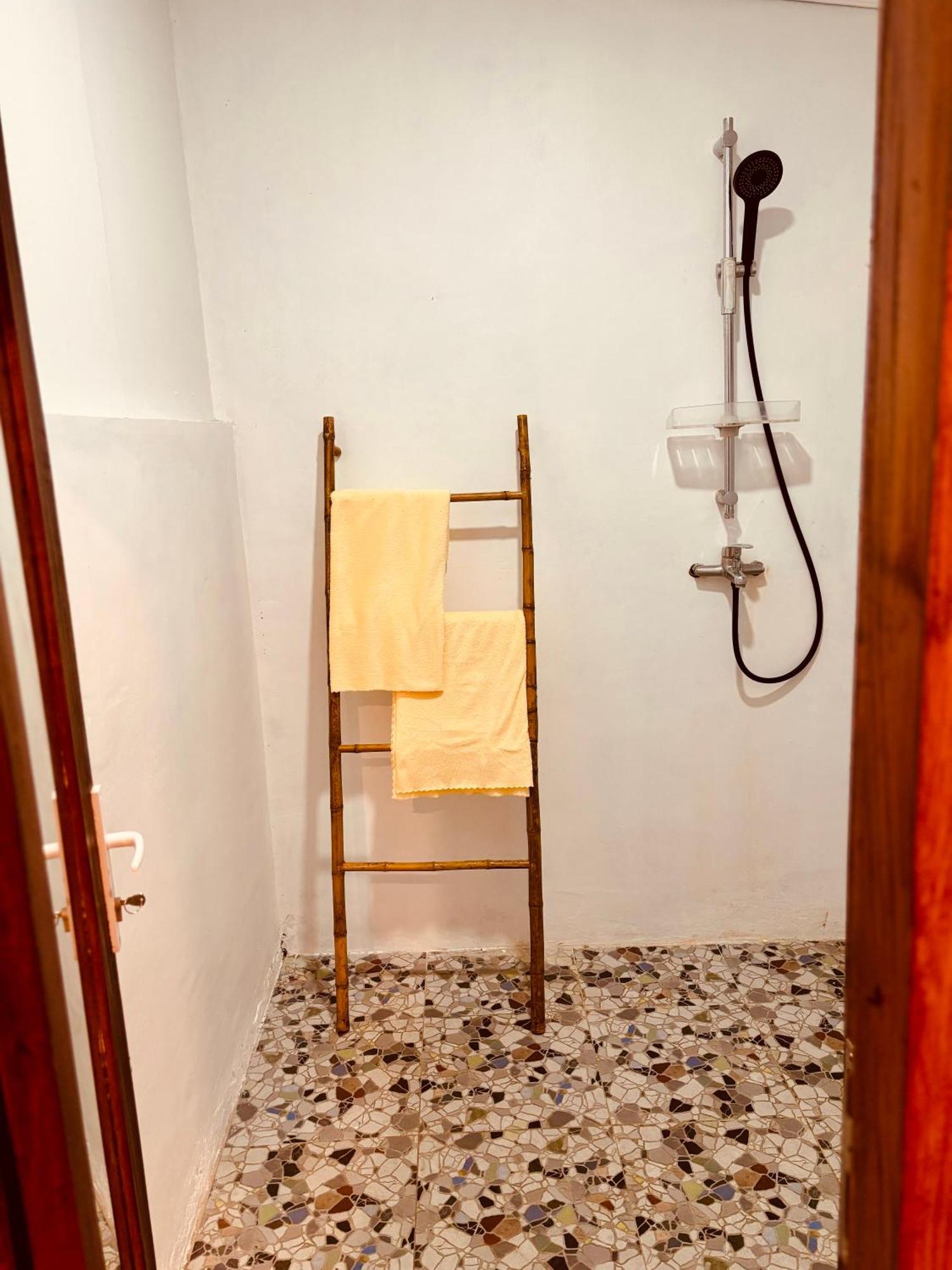 Anjani Larva Cottage - Homestay And Eatery Senaru Ngoại thất bức ảnh