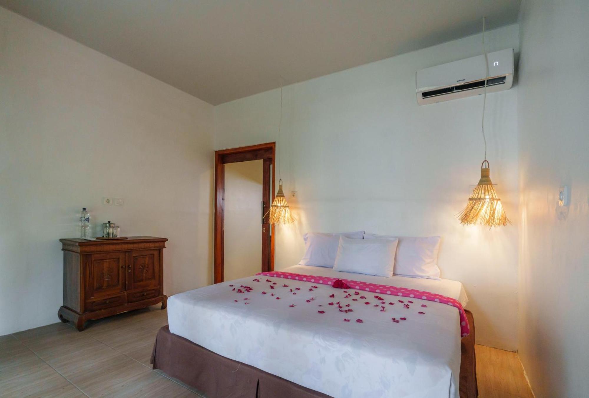 Anjani Larva Cottage - Homestay And Eatery Senaru Ngoại thất bức ảnh