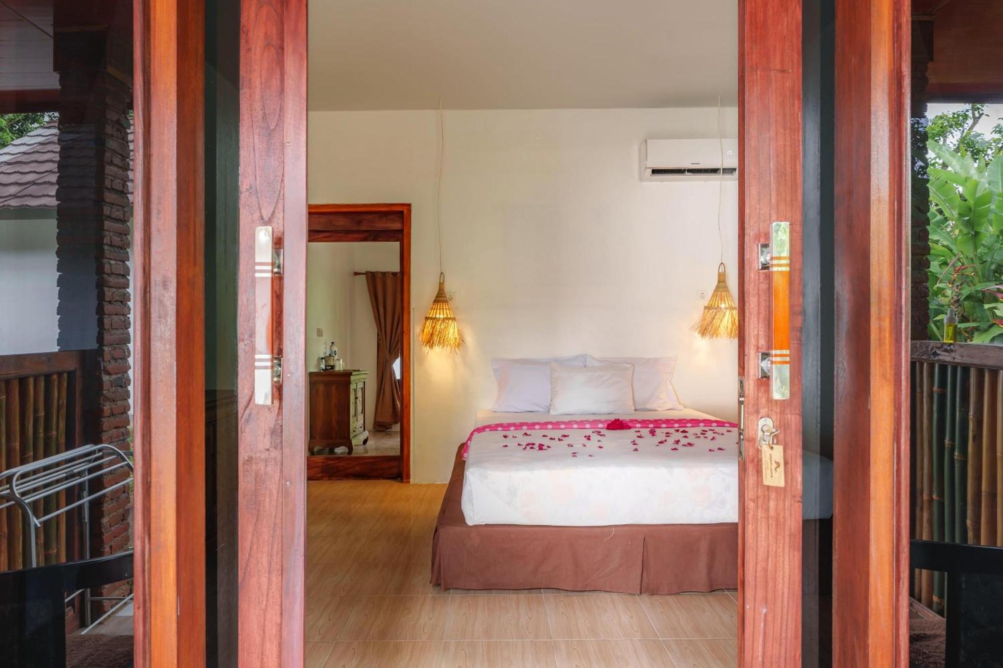 Anjani Larva Cottage - Homestay And Eatery Senaru Ngoại thất bức ảnh