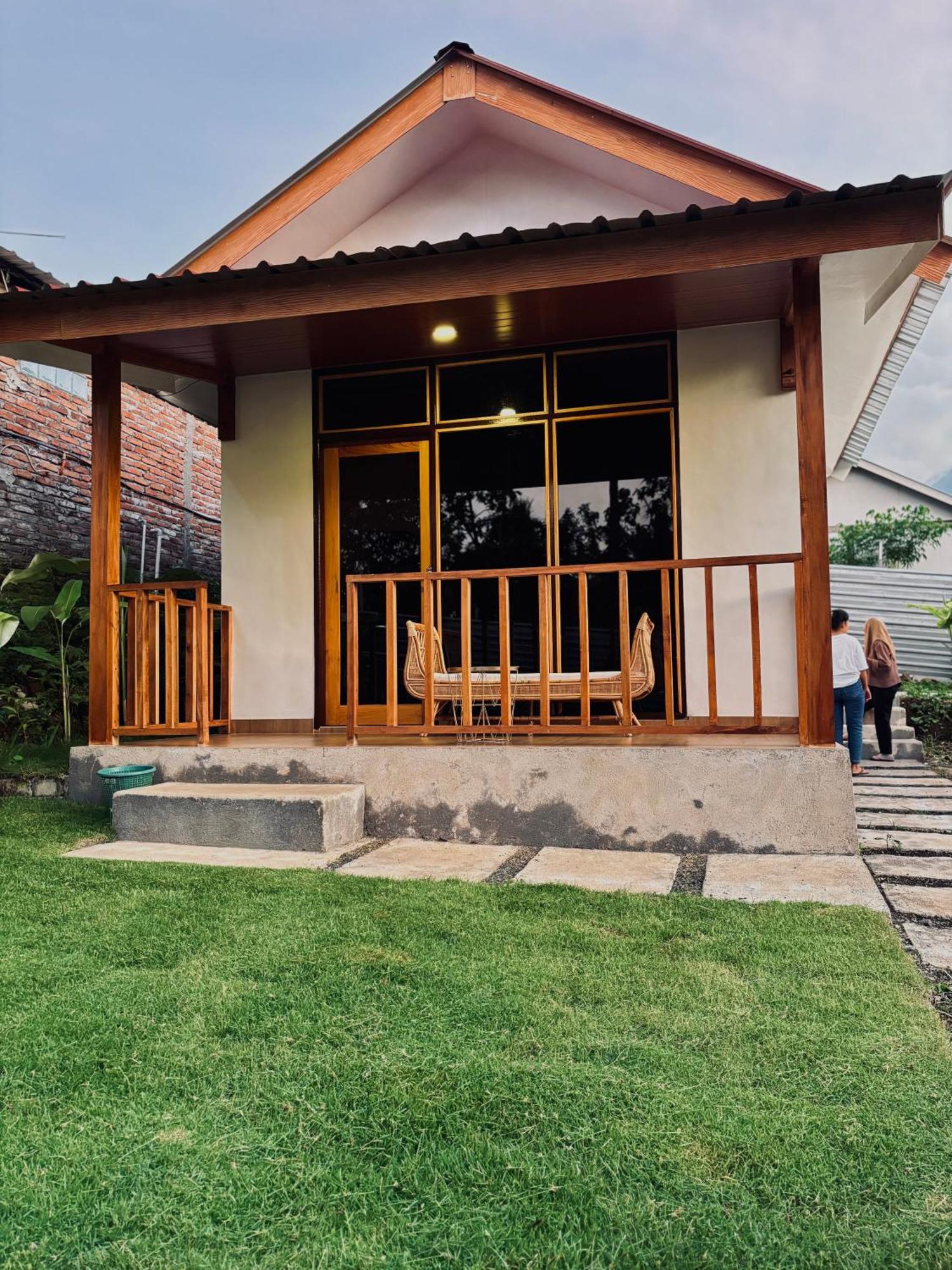 Anjani Larva Cottage - Homestay And Eatery Senaru Ngoại thất bức ảnh
