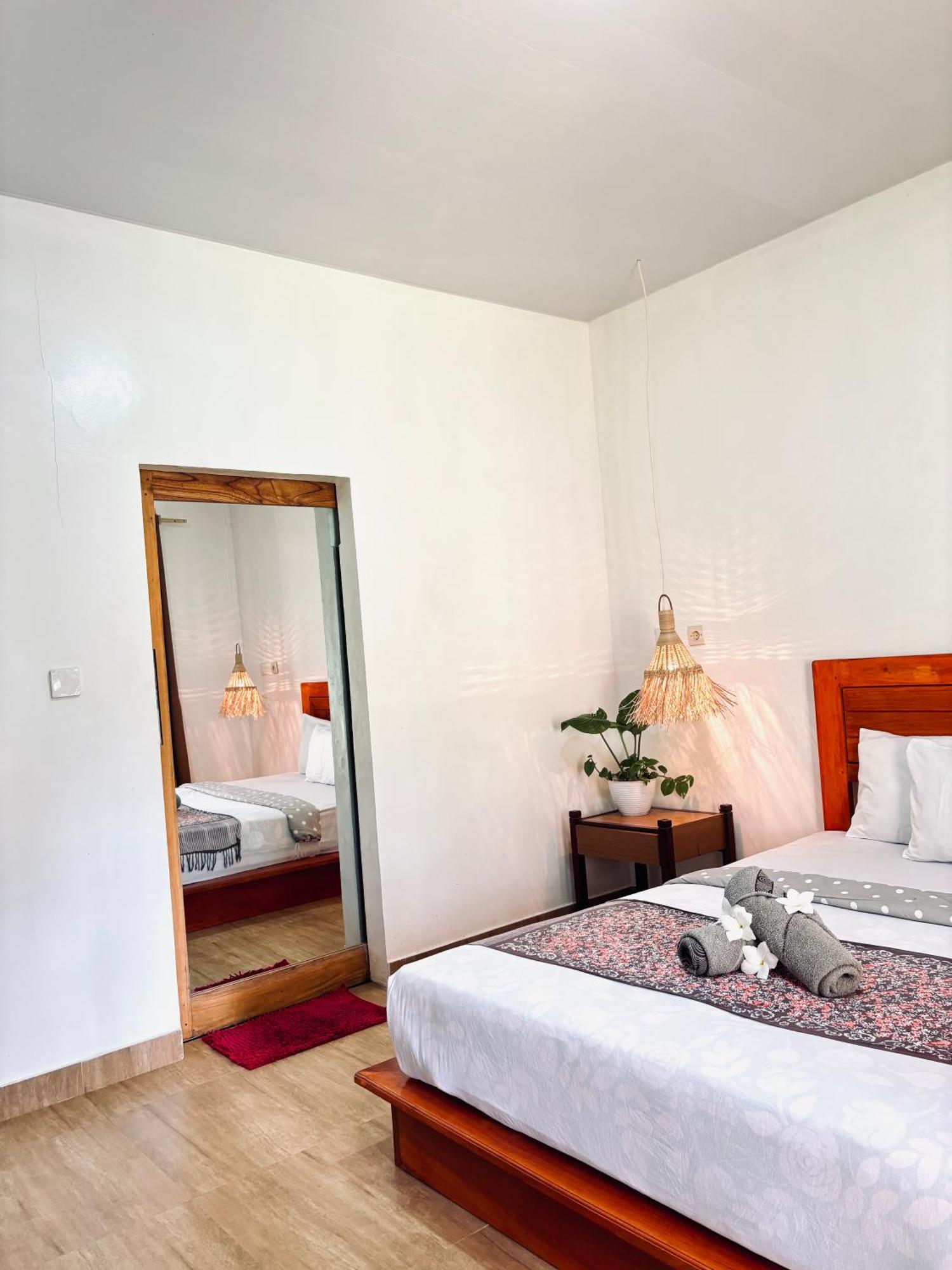 Anjani Larva Cottage - Homestay And Eatery Senaru Ngoại thất bức ảnh